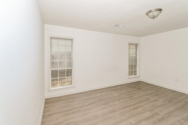 Building Photo - 6725 Rockingham Rd