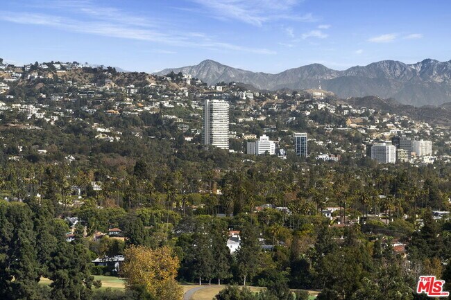 Building Photo - 875 Comstock Ave