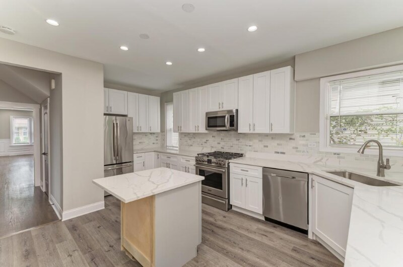 Building Photo - 9319 S Clyde Ave