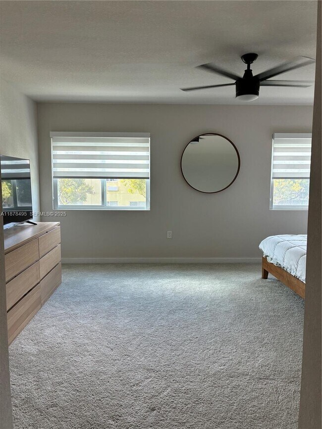 Building Photo - 1069 NW 4th Ter