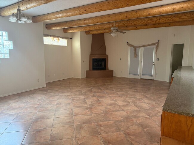 Building Photo - Location, Location!  3 Br, 2 Ba, fireplace in living room, kitchen appliances