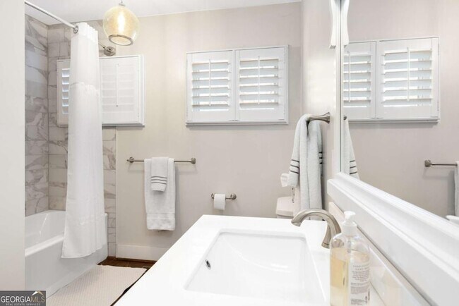 Building Photo - 2026 Harwinor Rd SE