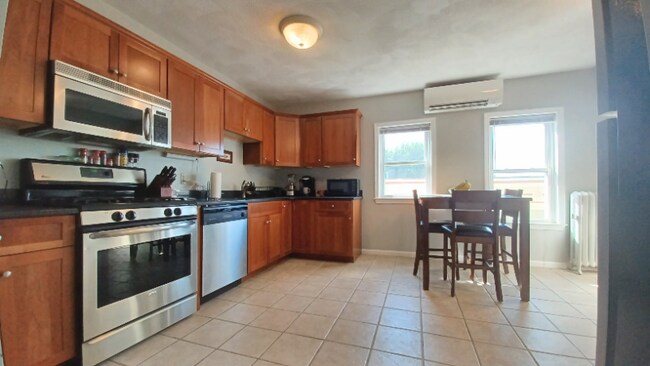 Building Photo - 60 Montvale St
