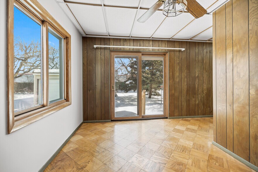 Building Photo - 1515 Longwood Dr