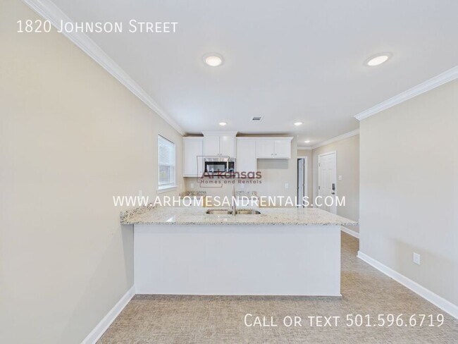 Building Photo - 1820 Johnson St