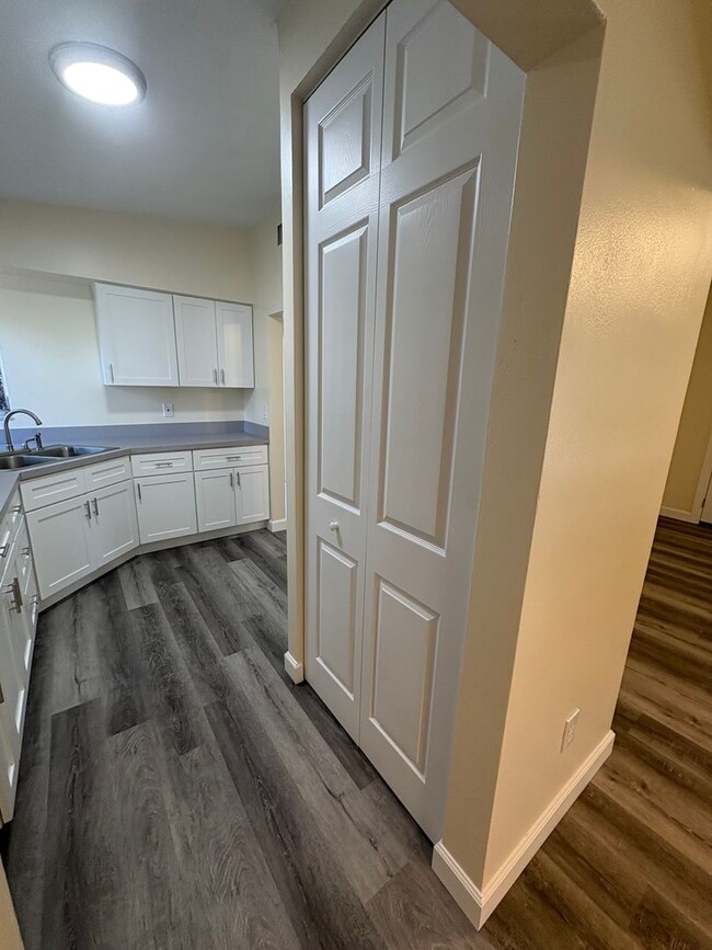 Building Photo - Totally Remodeled Deltona Beauty