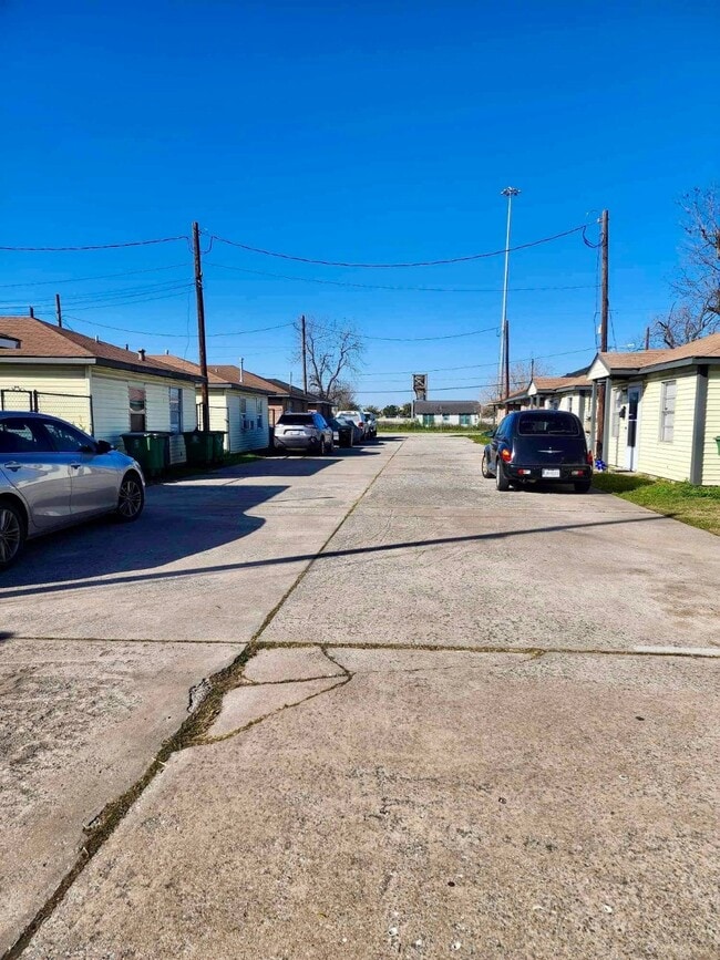 Building Photo - 3117 Christie St