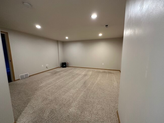 Building Photo - 23812 E Maxwell Ave