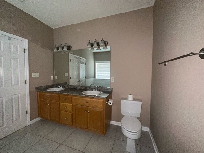 Building Photo - 2910 Buckeye Dr