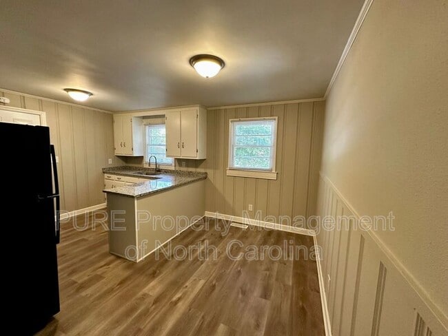 Building Photo - 221 Bookington Dr