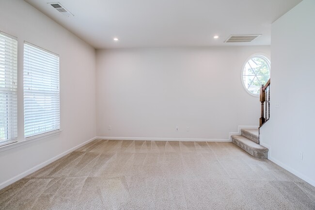 Building Photo - 2048 Oglethorpe Dr