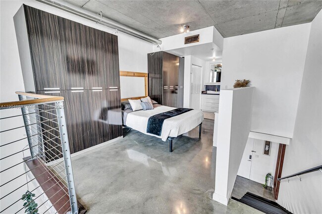 Building Photo - 690 SW 1st Ct