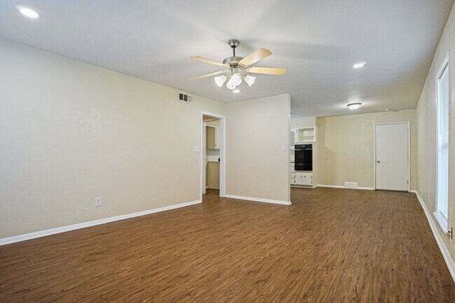 Building Photo - 4425 NW 31st St