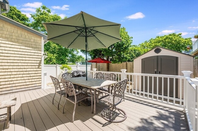 Building Photo - 5 White Way