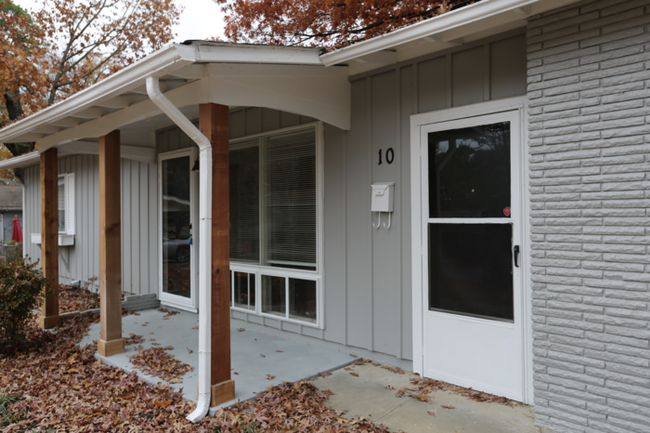 Building Photo - Two-bedroom, one-bathroom home