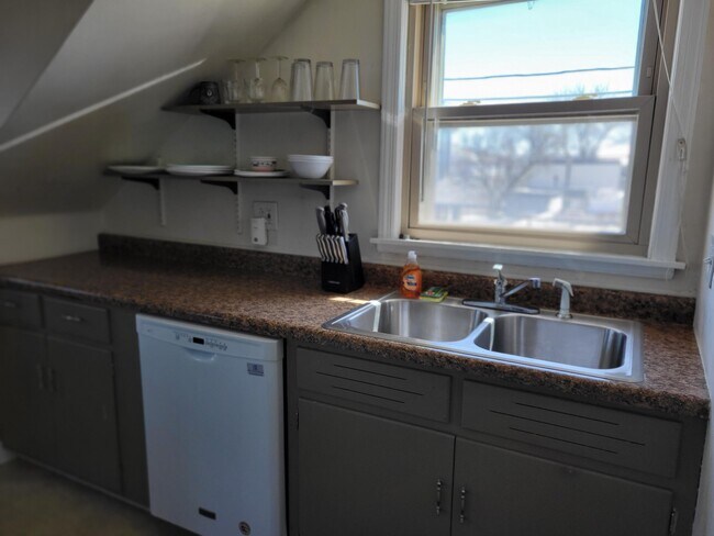 Building Photo - 4652 S Lenox St