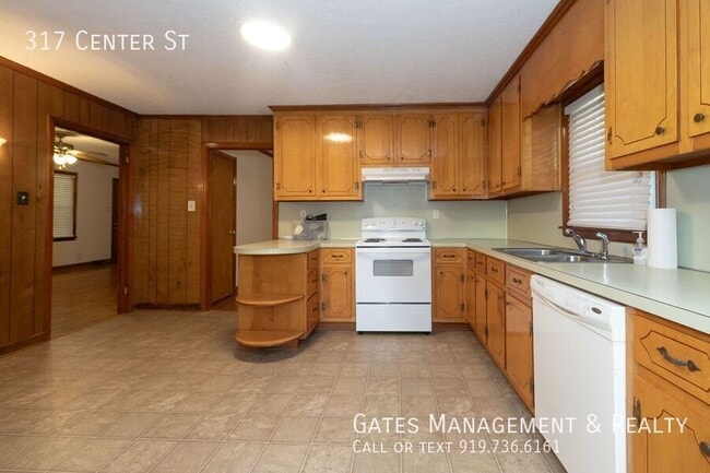 Building Photo - 317 Center St