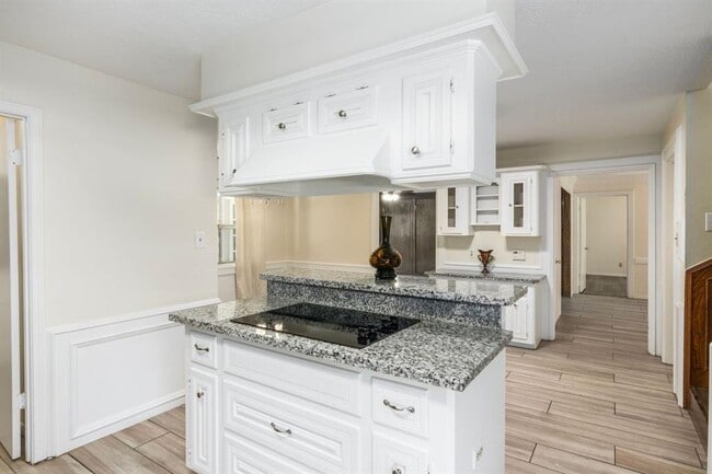 Building Photo - 13618 Jessica Ln