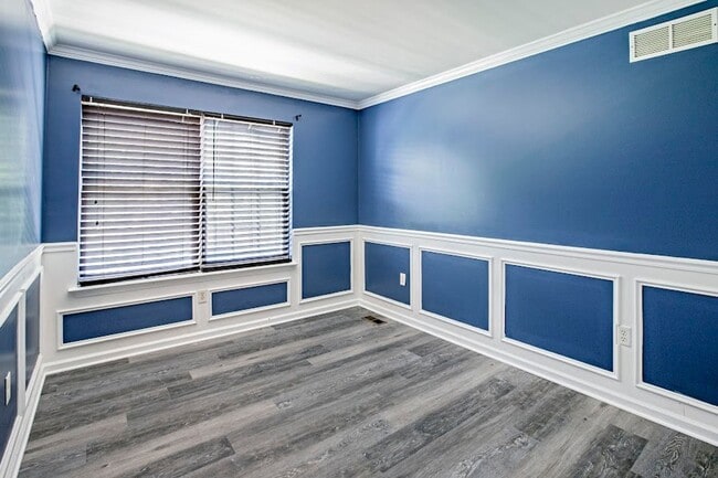 Building Photo - Charming Townhome in Brennan Estates