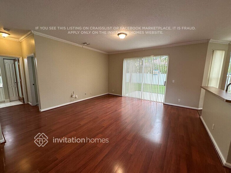 Building Photo - 1560 SW 194th Ave