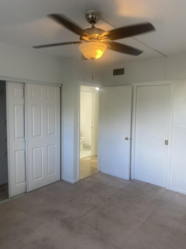 Building Photo - 100 Royal Palm Way