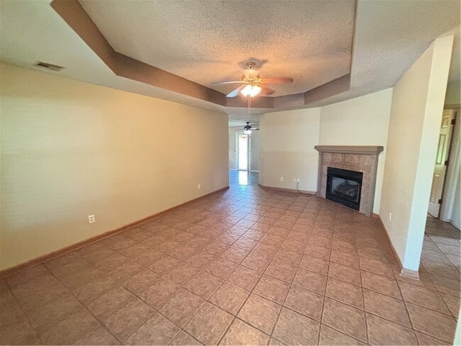 Building Photo - 809 Tyler St