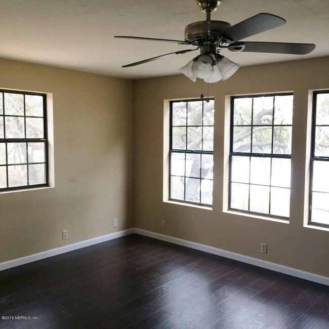 Building Photo - 5640 Silver Sands Cir