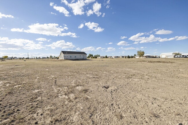 Building Photo - Spacious 3-Bed, 2-Bath Modern Home on 1.16...