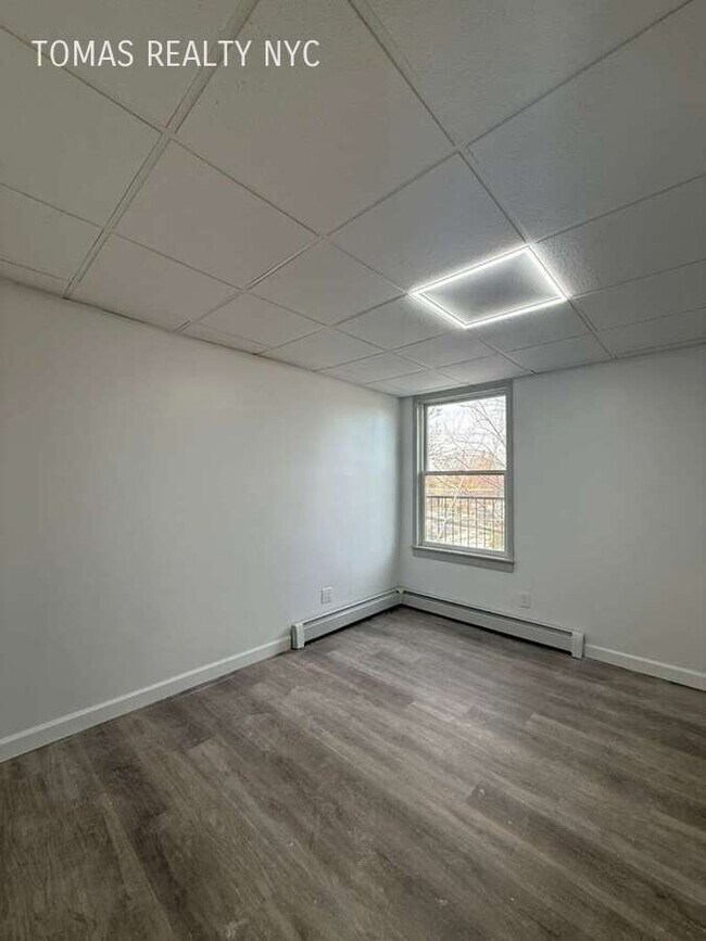 Building Photo - 78 Briggs Ave