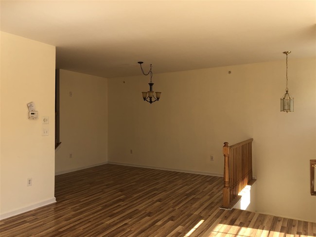 Building Photo - 7 Atlas Ct