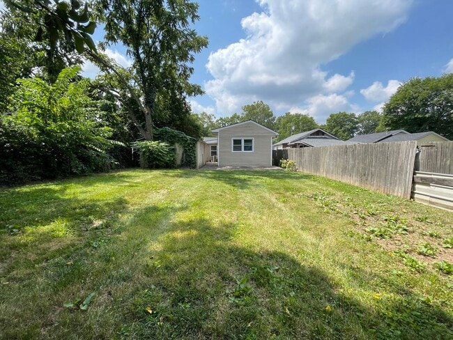 Building Photo - Beautiful Home In Kenwick with Potential 4...