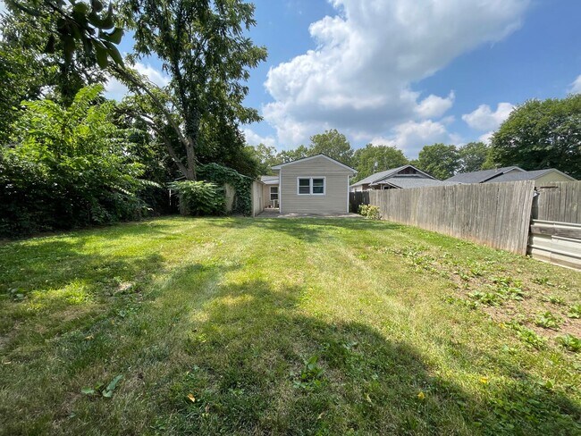 Building Photo - Beautiful Home In Kenwick with Potential 4th Bedroom!