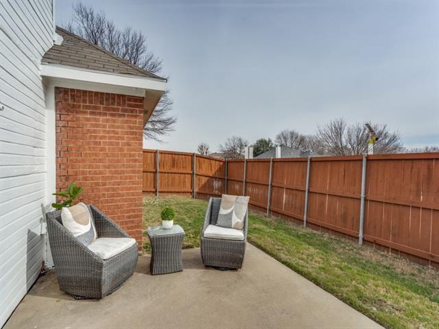 Building Photo - 8017 Ship St