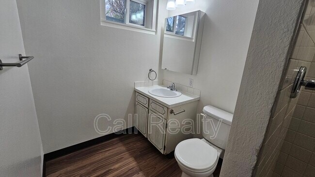 Building Photo - 3718 E 22nd Ave