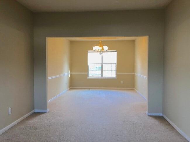 Building Photo - 1301 Whistle Town Ct