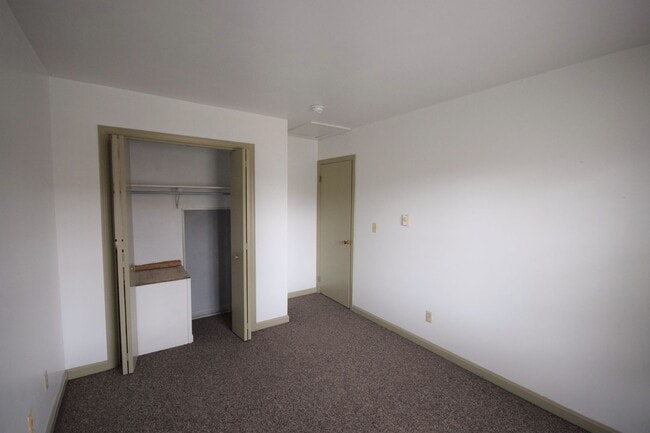 Building Photo - Brick Townhome in Park Forest!