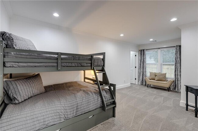 Building Photo - 551 Woodrow Ave