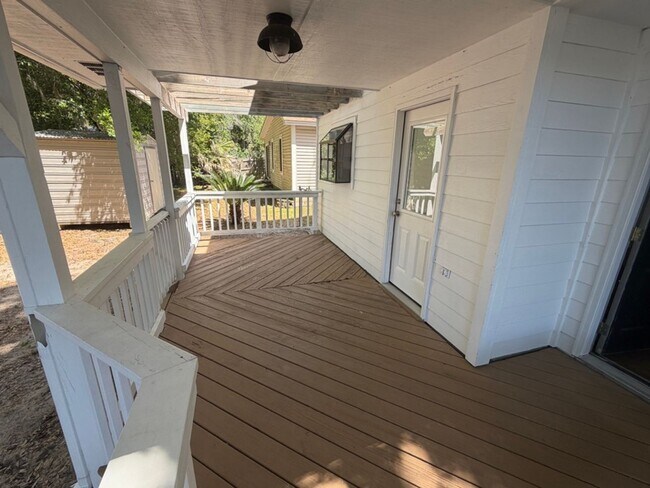 Building Photo - 299 Anchors Pl