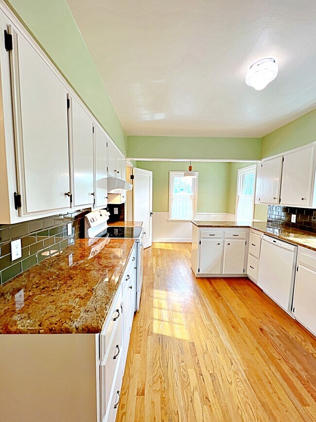 Building Photo - 6309 NE Broadway