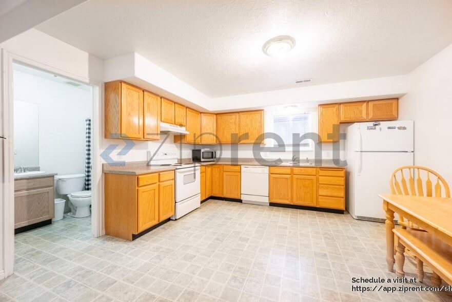 Building Photo - 320 E 200 N