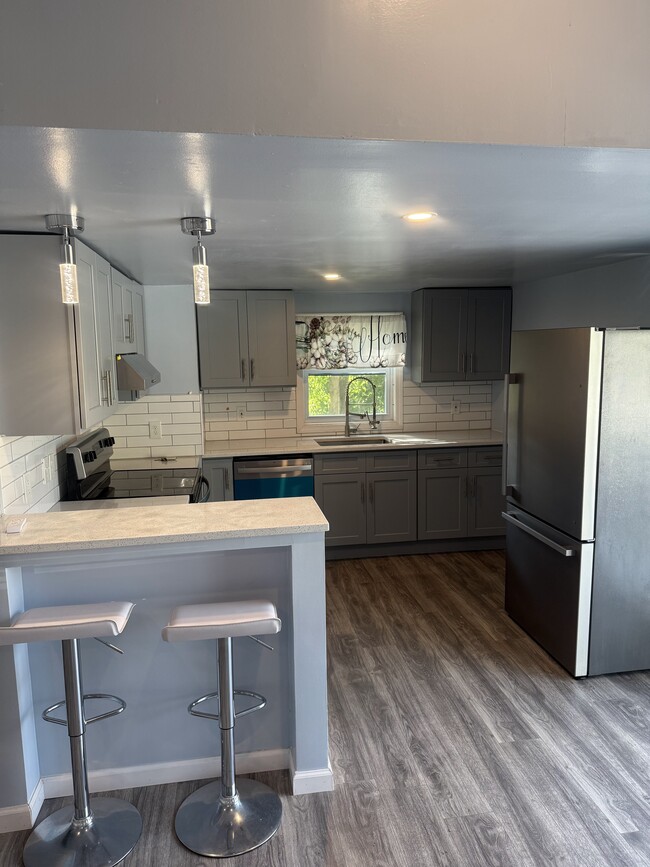 Building Photo - 18 Pine St