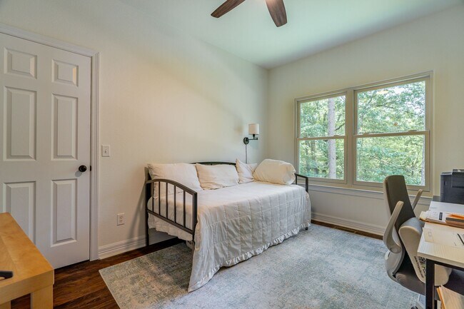 Building Photo - Immaculate 3 Bedroom Bella Vista Home! Amazing back patio!