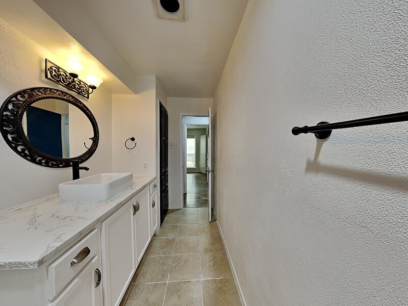 Building Photo - 5106 Woodmeadow Dr