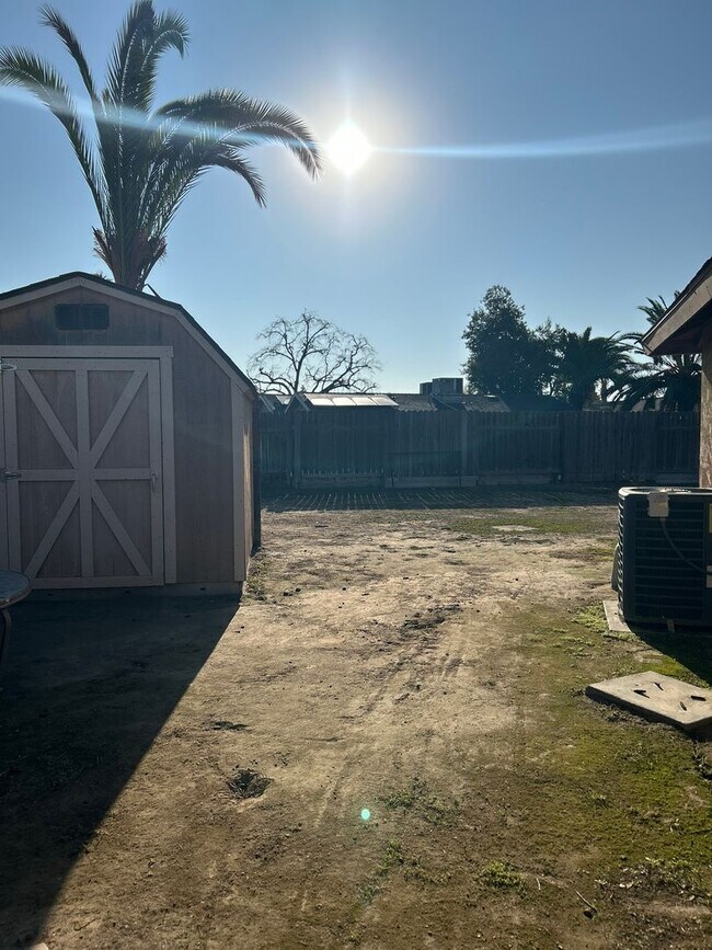 Building Photo - 3 Bedroom Home with Solar and 2-Car Garage