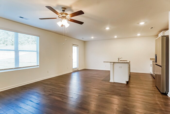 Building Photo - 5680 Timber Leaf Lp