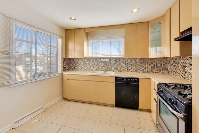 Building Photo - 4908 Carol St