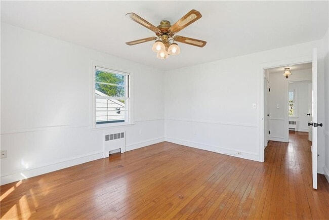 Building Photo - 111 Beach Rd