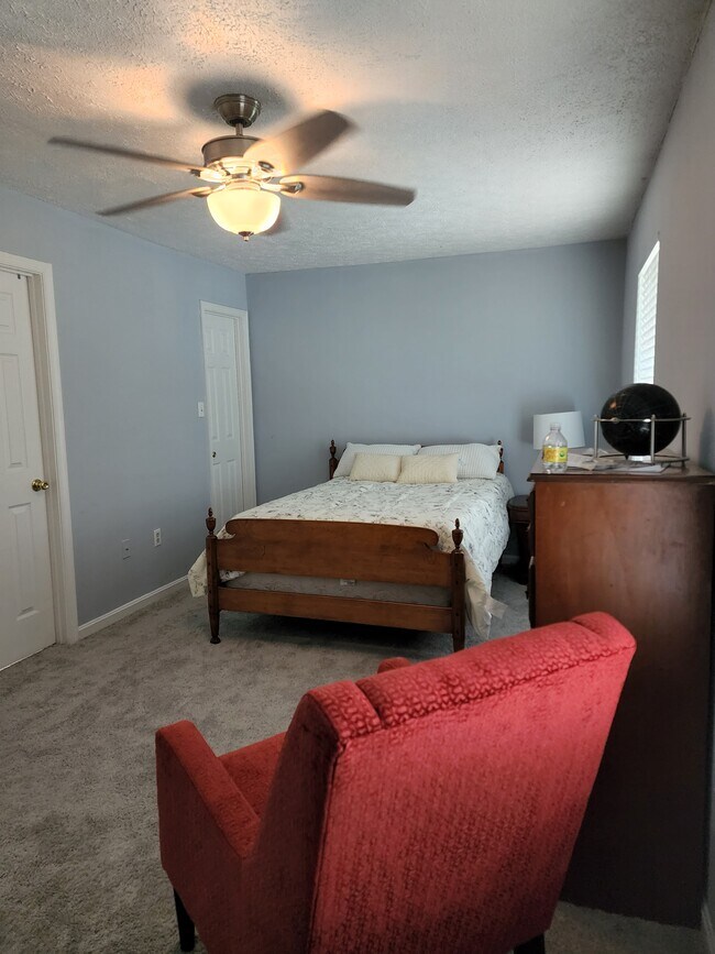 Front Bedroom - 507 Georgetowne Ct