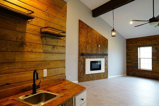 Building Photo - 3535 Rosedale St