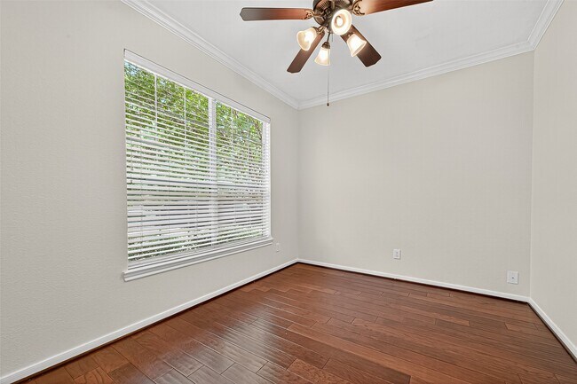Building Photo - 15 Hadlock Pl